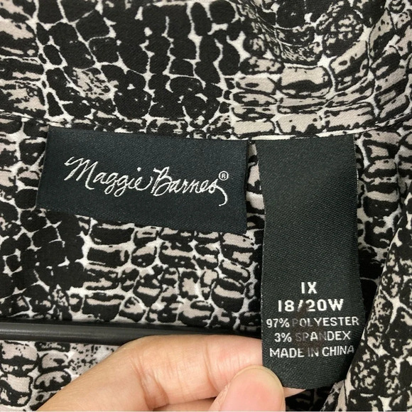 Maggie Barnes Black Gray Stretch Short Sleeve Rolled Tab Button Down 1X - Picture 2 of 8